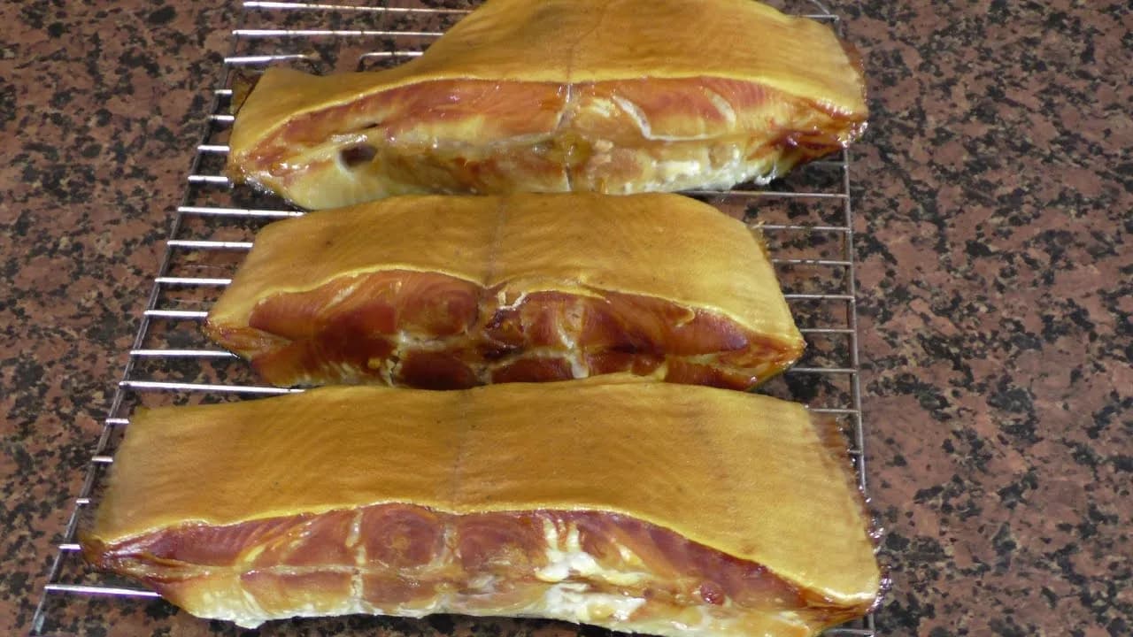 Halibut wędzony: Jak przygotować i podawać wędzoną rybę w prosty sposób