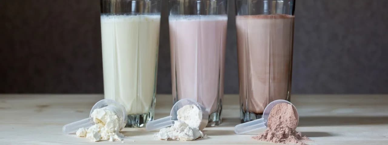 Shake proteinowy przed czy po treningu - co wybrać dla lepszych efektów?