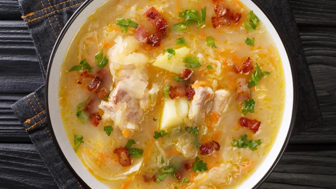 Jak zrobić zupę kapuśniak - łatwy przepis na smaczną zupę domową