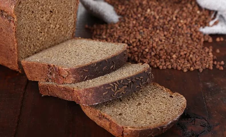 Jak upiec chleb bezglutenowy, który zaskoczy smakiem i teksturą