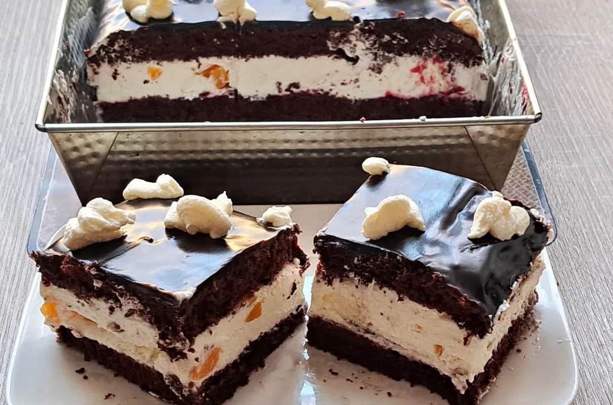 Pyszne ciasto z brzoskwiniami i serkiem mascarpone – sprawdź przepis