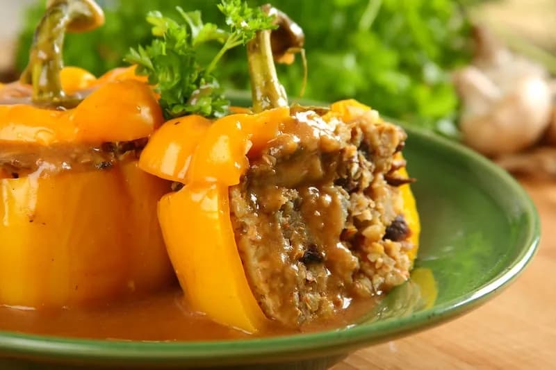 Pieczona papryka z kaszą gryczaną: Zdrowa przekąska pełna smaku